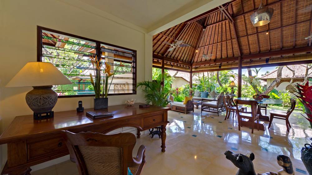 Villa Kedidi - Writing desk